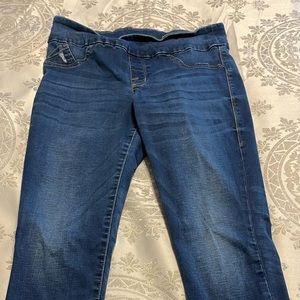 Woman’s rock republic jeggings.